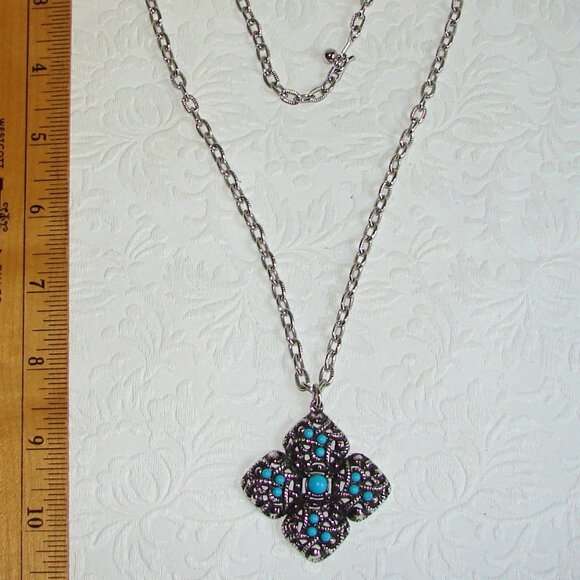 Vnt 1973 Avon Maltese Cross Pendant on 24" Chain NECKLACE w/ Faux Turquoise B53 - Picture 1 of 9